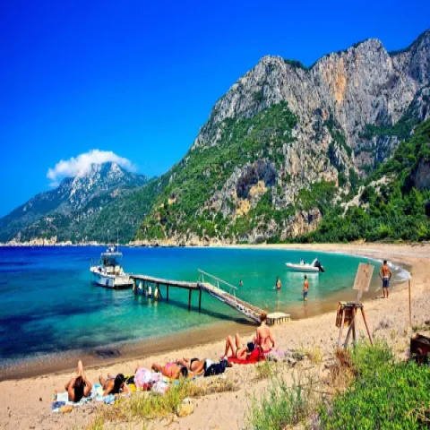 Strand Megalo Seitani auf Samos mit türkisfarbenem Wasser und unberührter Natur