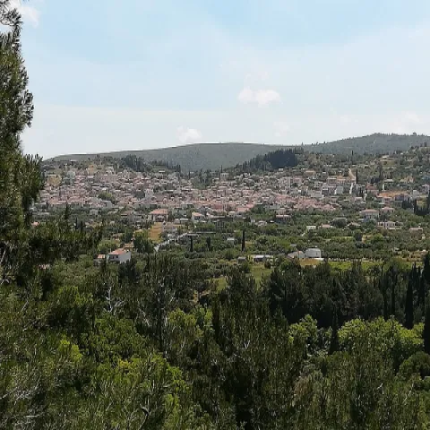 Panoramablick auf die kommunale Gemeinde Mytilinioi im Zentrum von Samos