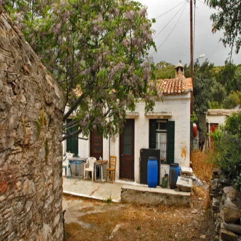 Παραδοσιακό πέτρινο σπίτι στο Παλαιοχώρι Μαραθόκαμπου Σάμου.