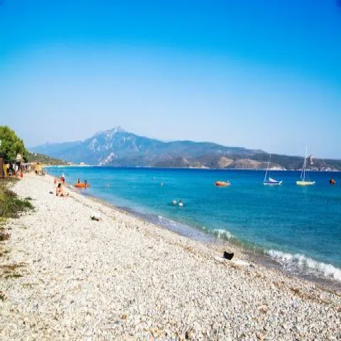 Strand Mykali auf Samos mit feinem Kies und Aussicht auf Kleinasien
